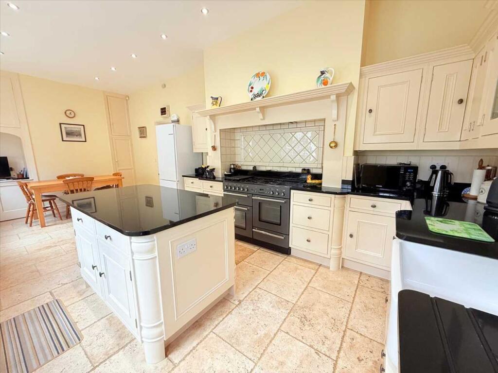 BREAKFAST KITCHEN