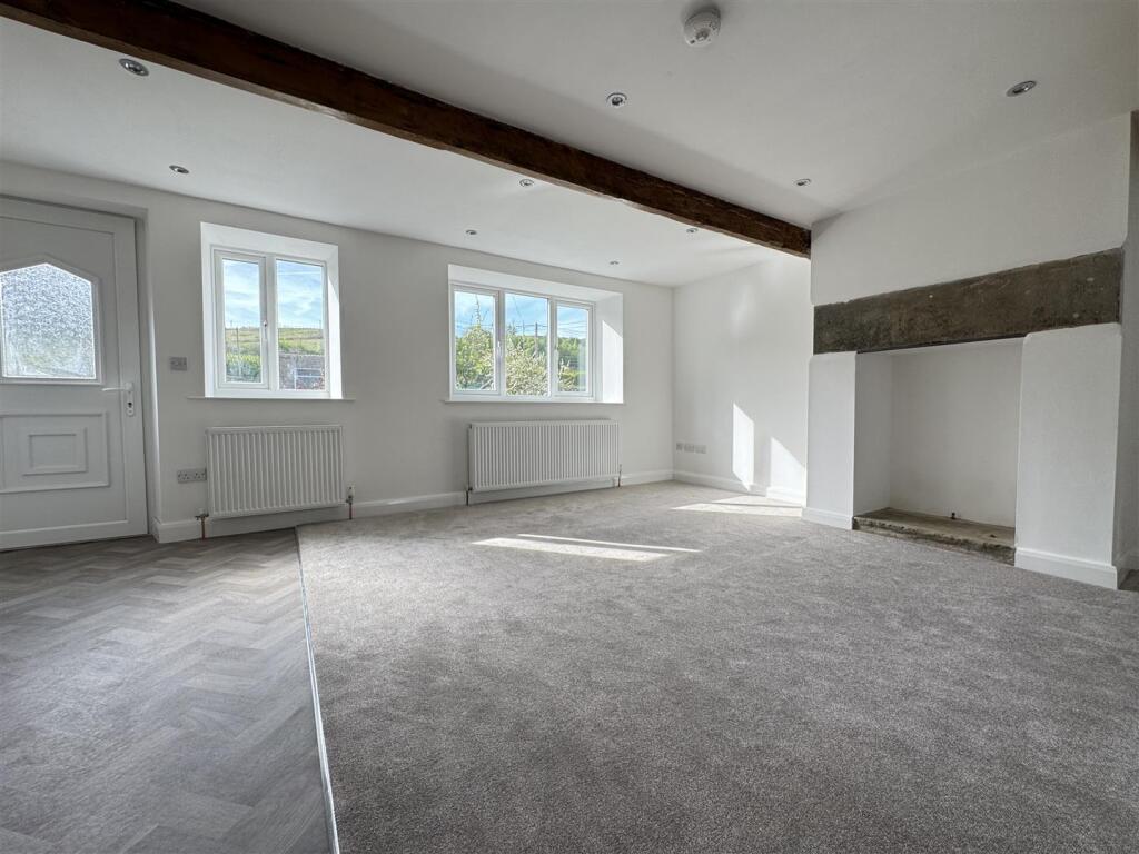 FRONT ASPECT WINDOWS