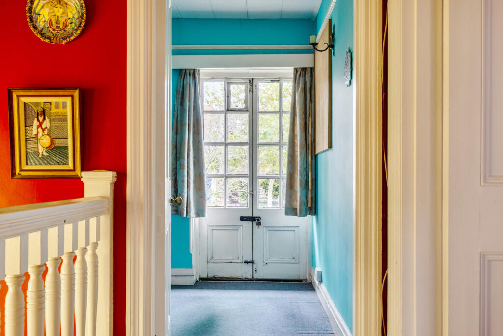 1368968-9-68efa10...