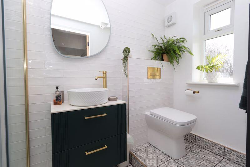 Master Bedroom En-Suite 