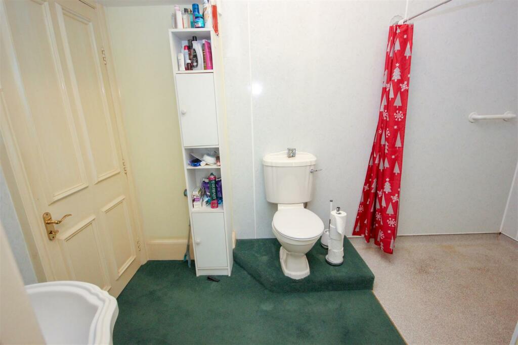 En-suite 1.jpg
