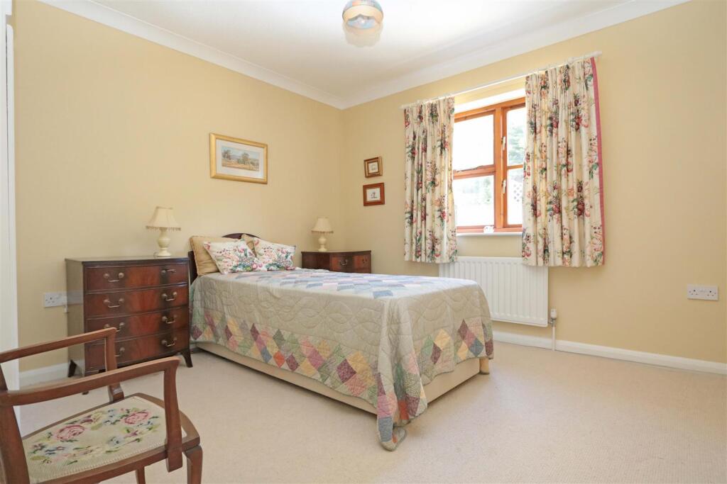 Bedroom 1.jpg