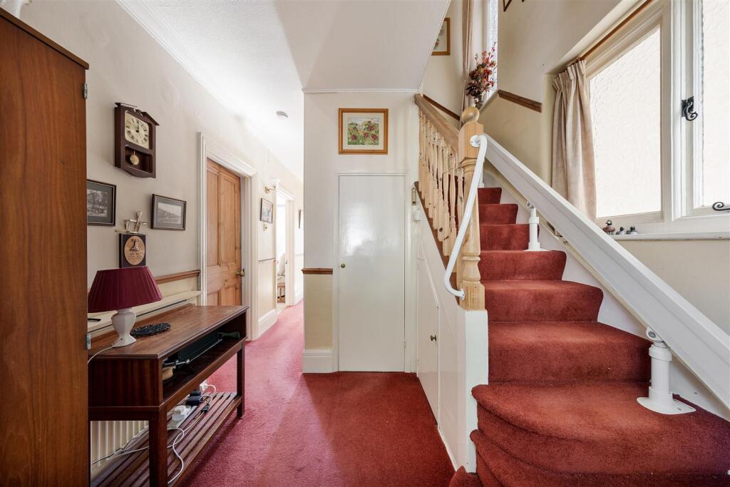 Sheredan Road, E4
