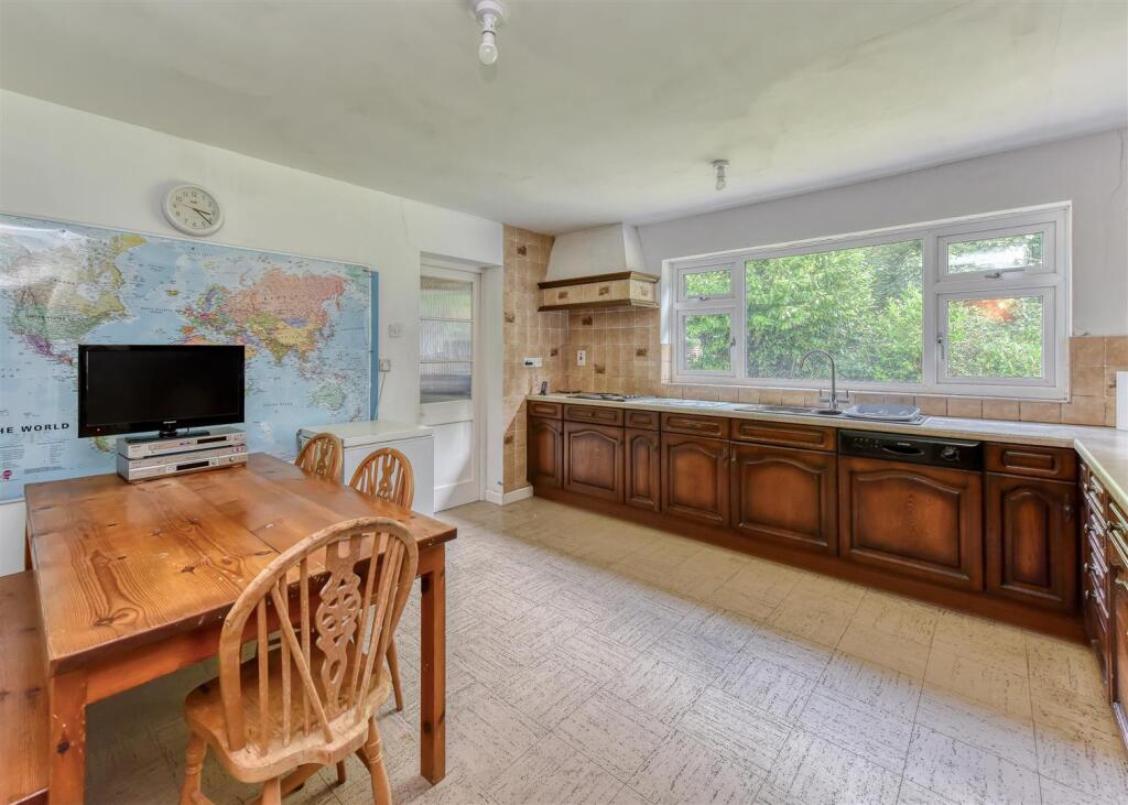 7a Quail Green-kitchen1.jpg