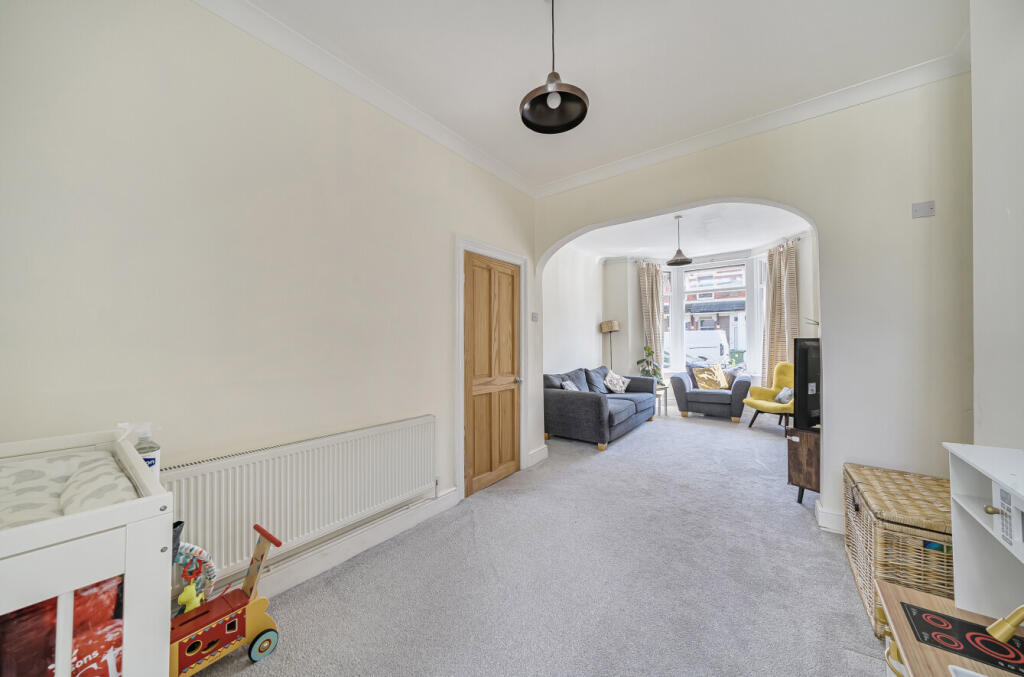 1317721-9-686556c...