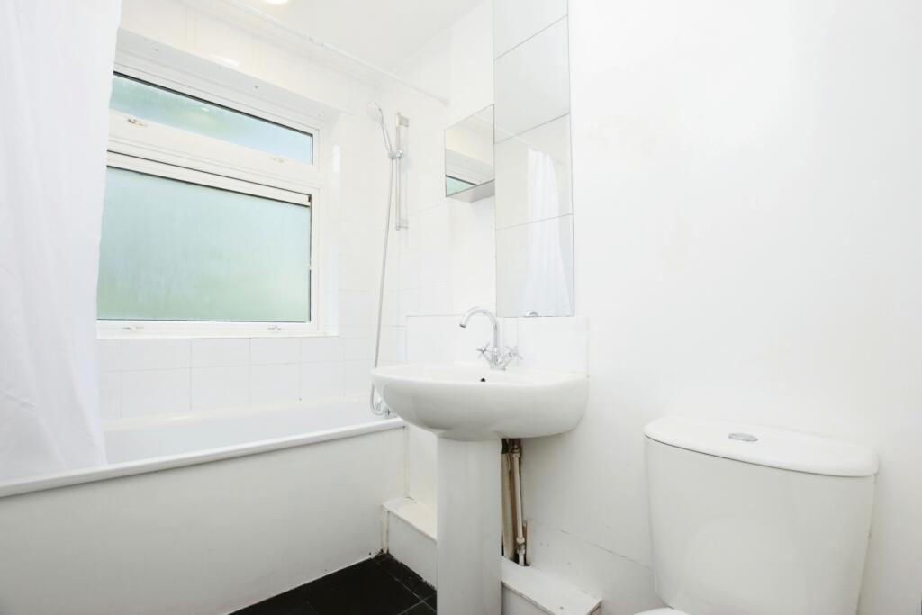 e7553c7d-bath