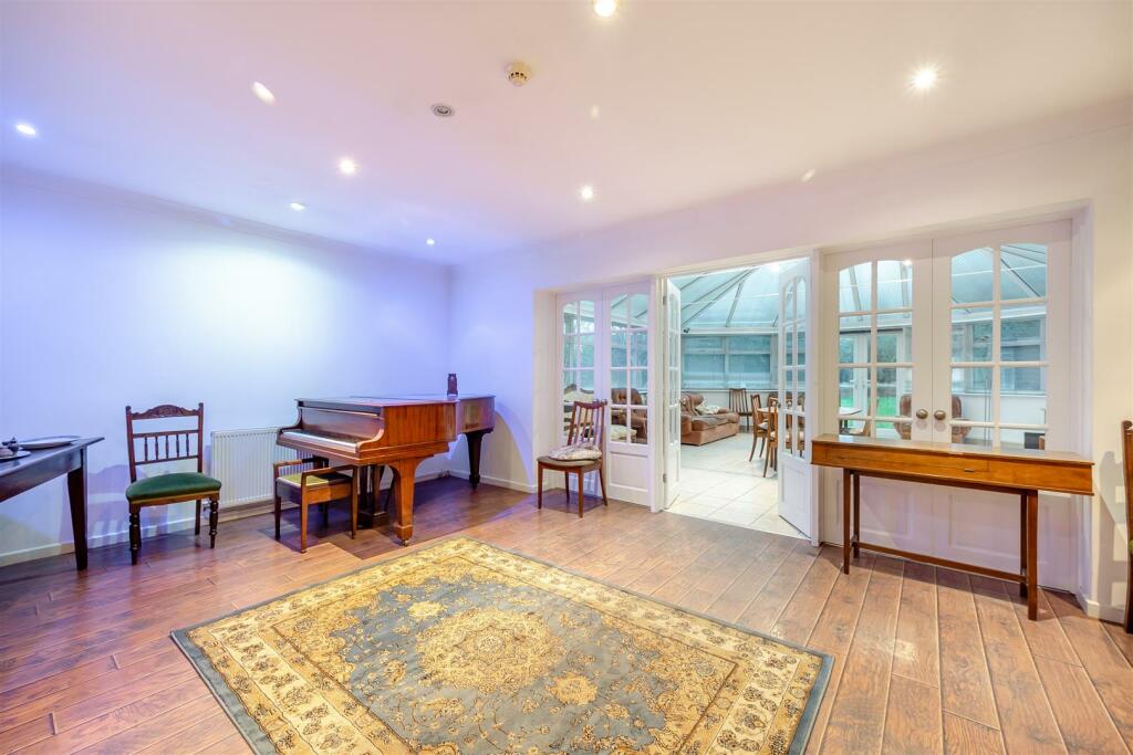 8582899-interior19.jpg
