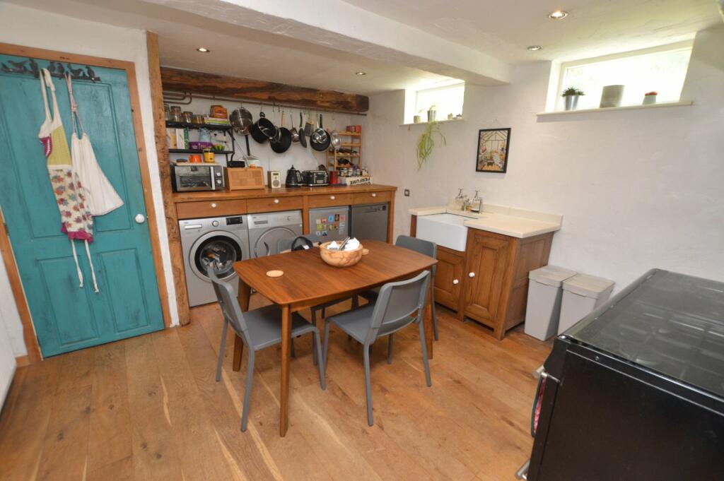 Kitchen/B'fast Room