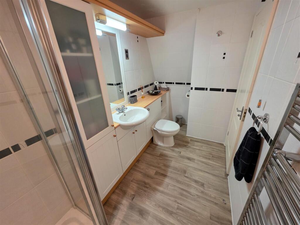 Third Bathroom 1a.jpg