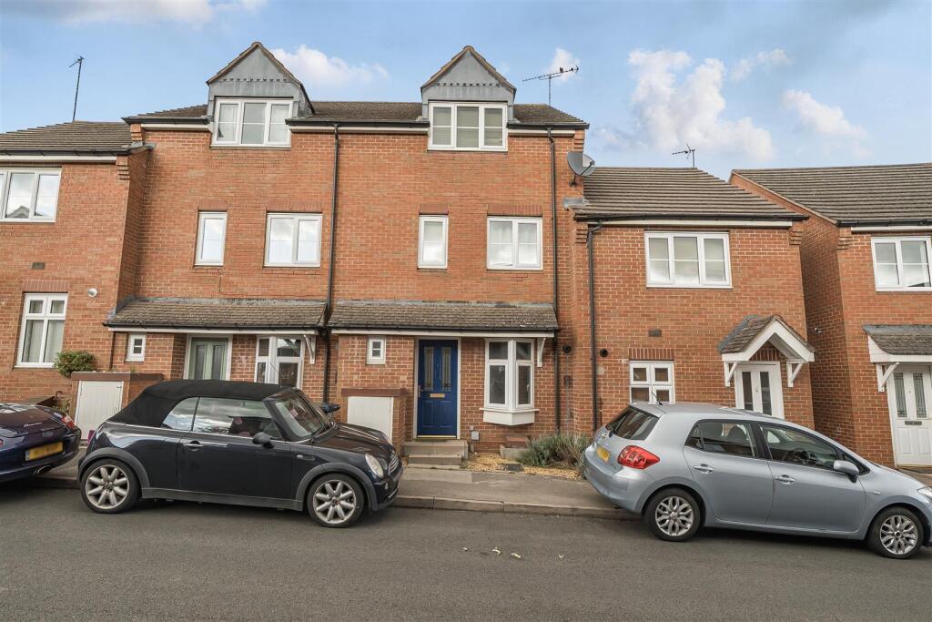 38 Stowe Drive, Rugby (1).jpg