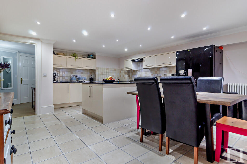 8634016-interior0...