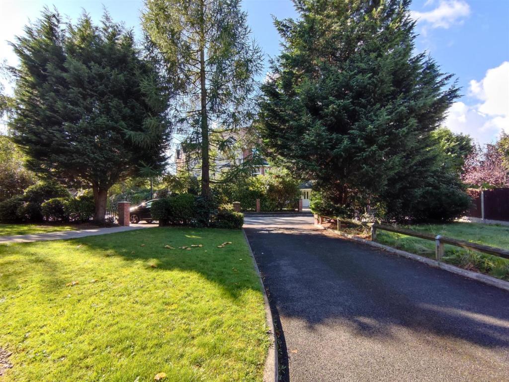Communal Driveway 2