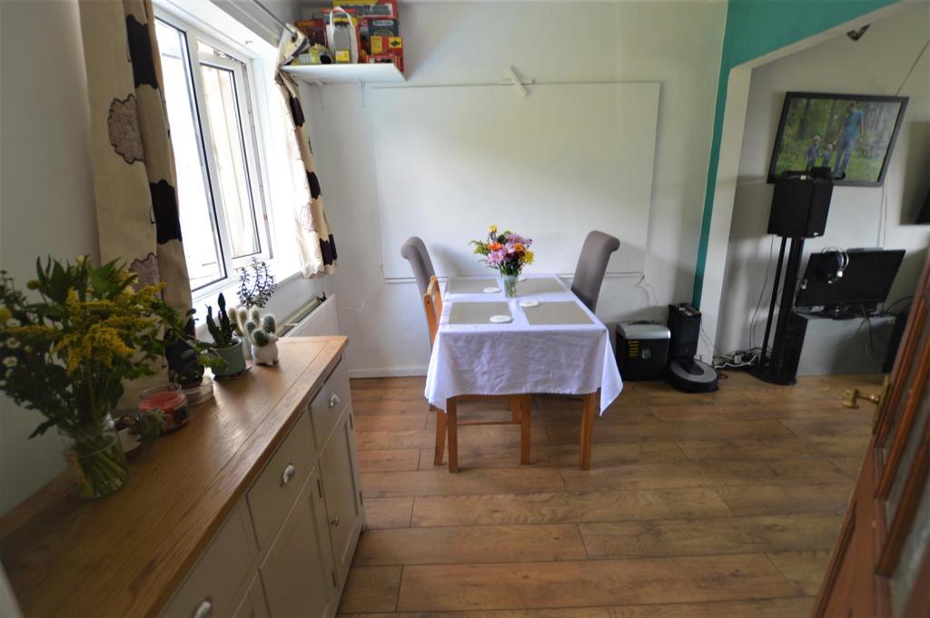 Dining 1.JPG