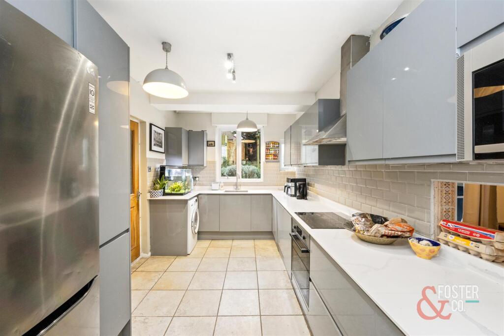 Goldstone Crescent, 42-017.JPG