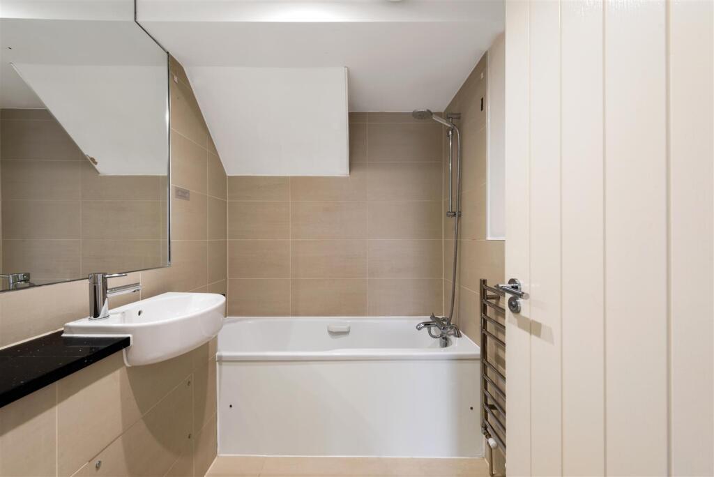 Flat 2 Applewood House_01.jpg