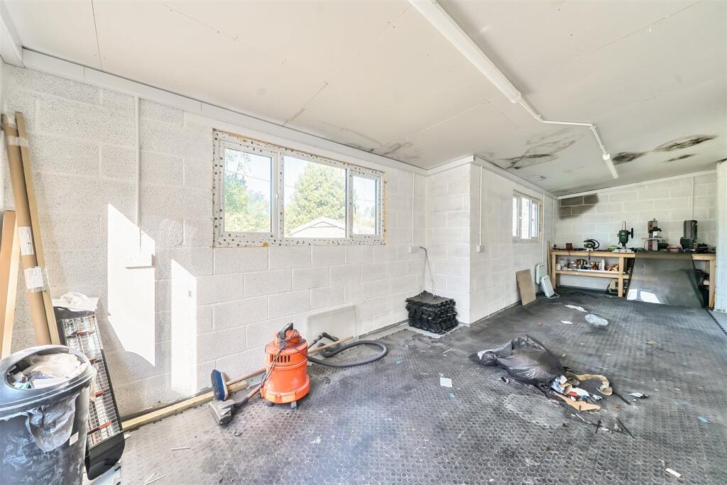 Rear Workshop / Office