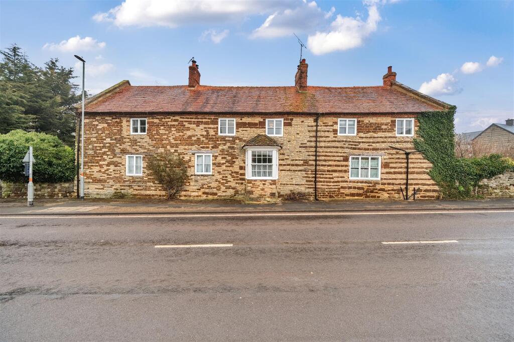 Cliff Hill Farm, 4 Northampton Road, Blisworth (1)