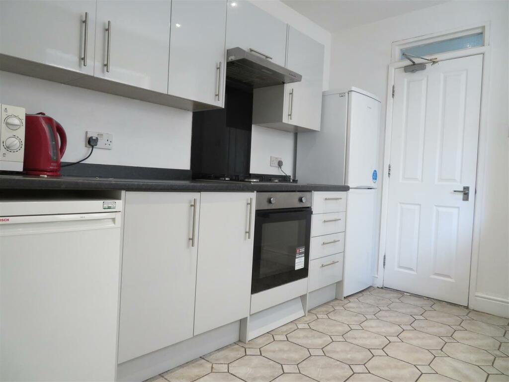 137 Newcome Kitch.JPG