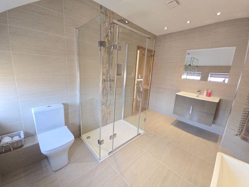 Family Bathroom Additional Image