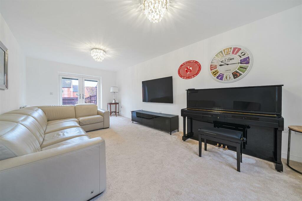 25 Cartmel Close, Towcester (3).jpg