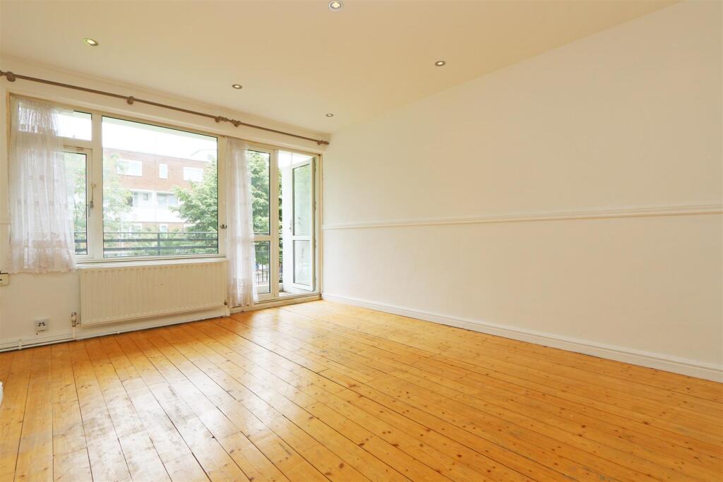 7 Hookham Court reception.jpg