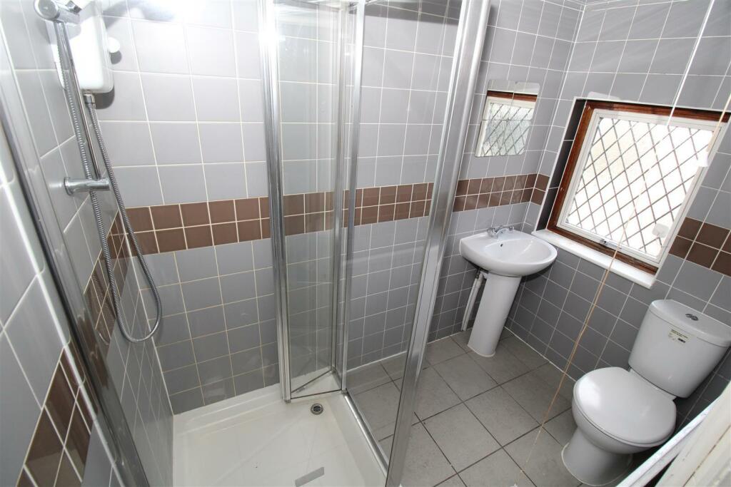 4 BV - bathroom 2.jpg