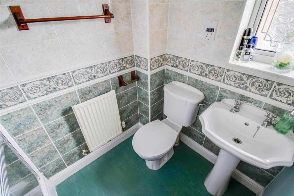 EN SUITE SHOWER ROOM/W.C.