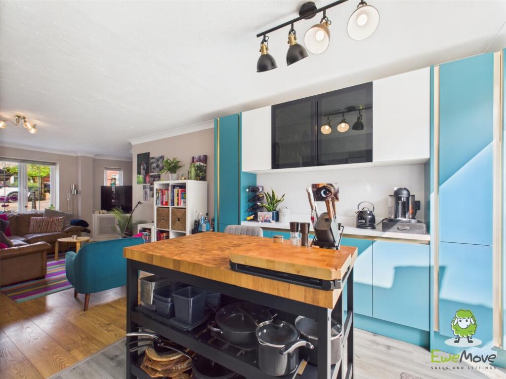 CAM03778G0-PR0225-STILL013