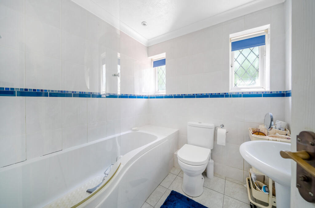 1296159-33-682cba...