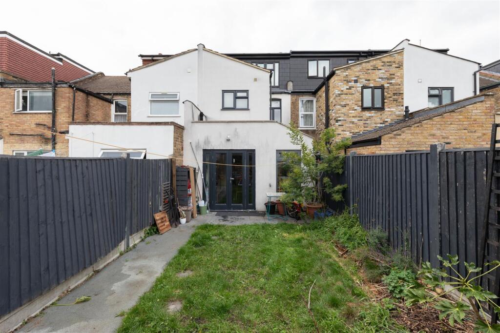 Richmond Road, E11