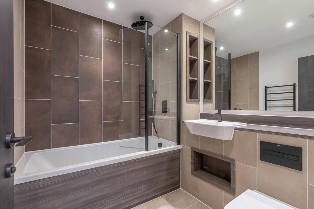 Main bathroom