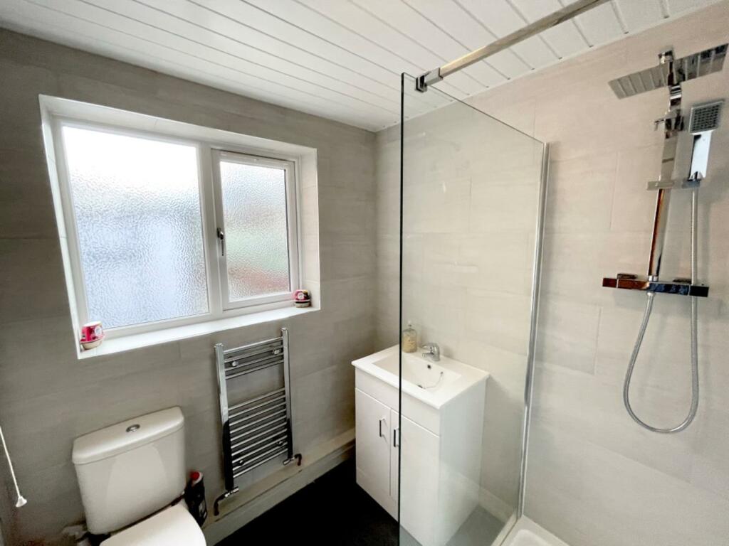 SHOWER ROOM