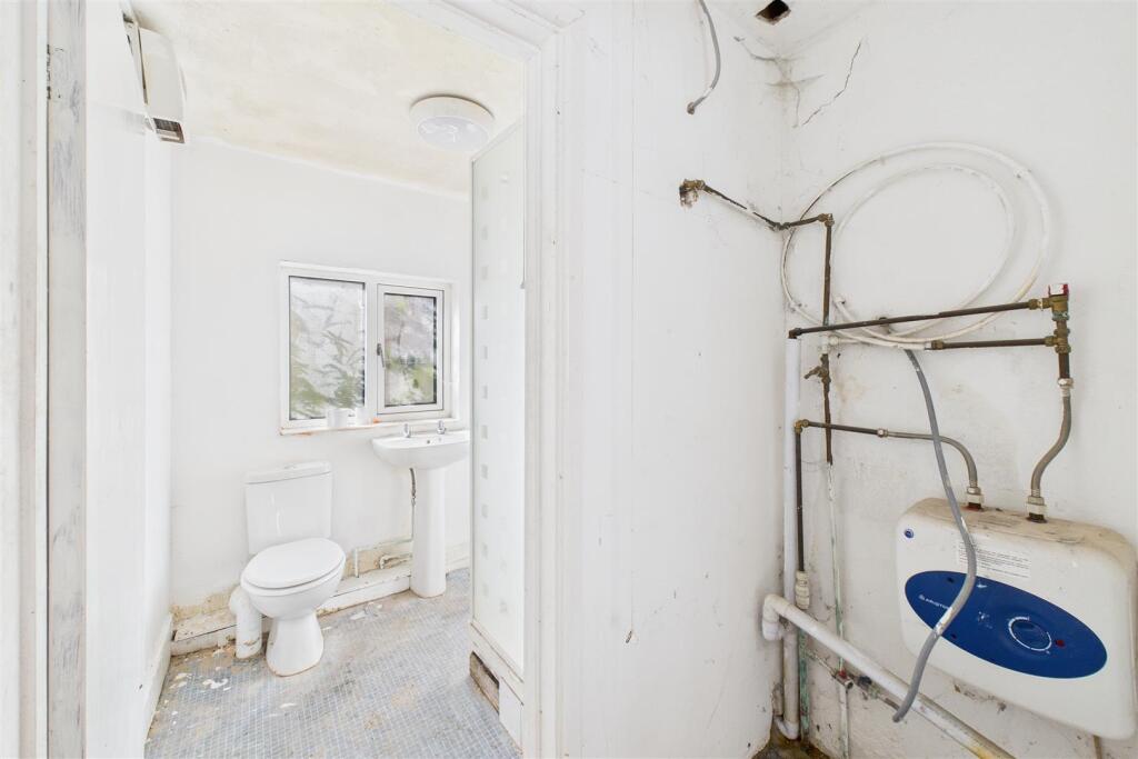 GFF, 36, Seymour Road Easton, Bristol, BS5 0UN | L