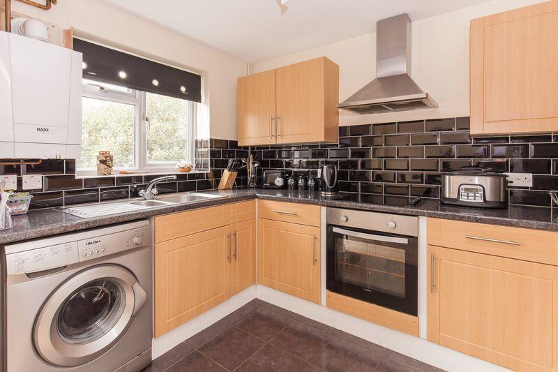 Fully fitted kitchen