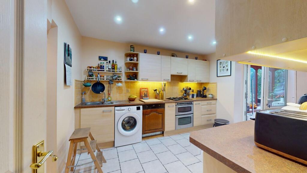 KITCHEN/BREAKFAST ROOM