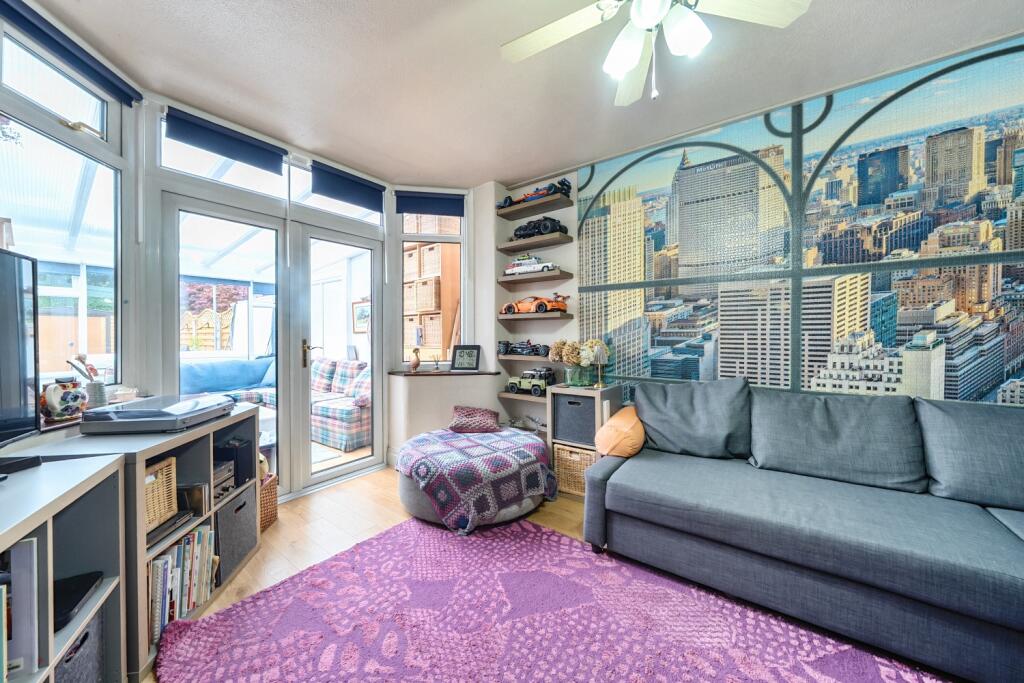 13 Dixon Close EweMove Sale 