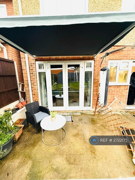 Room Three:Private Garden With Awning