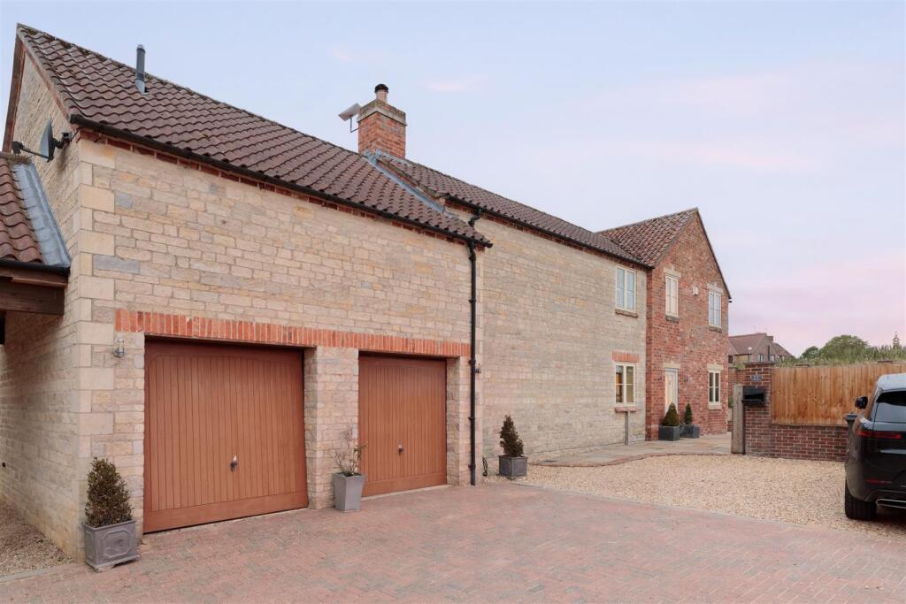 Driveway + Garaging.jpg