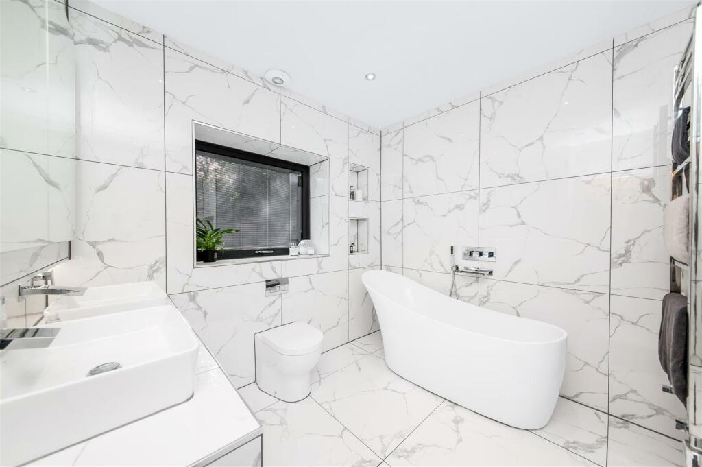 BEDROOM ONE EN-SUITE