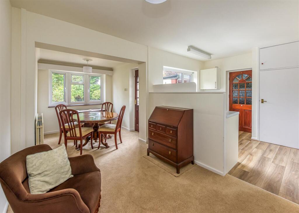 21 Langley Gardens-Dining Area (3).jpg