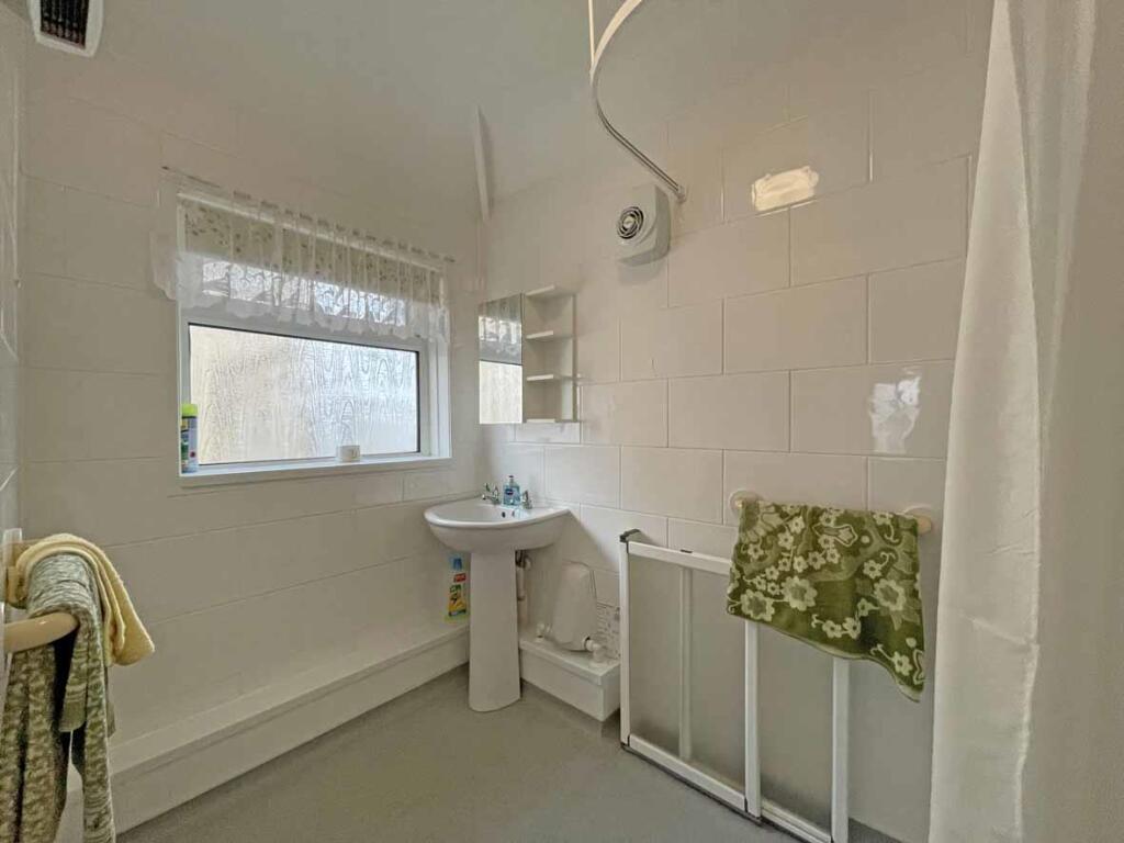 Severn Place 88 - Shower Room.jpg