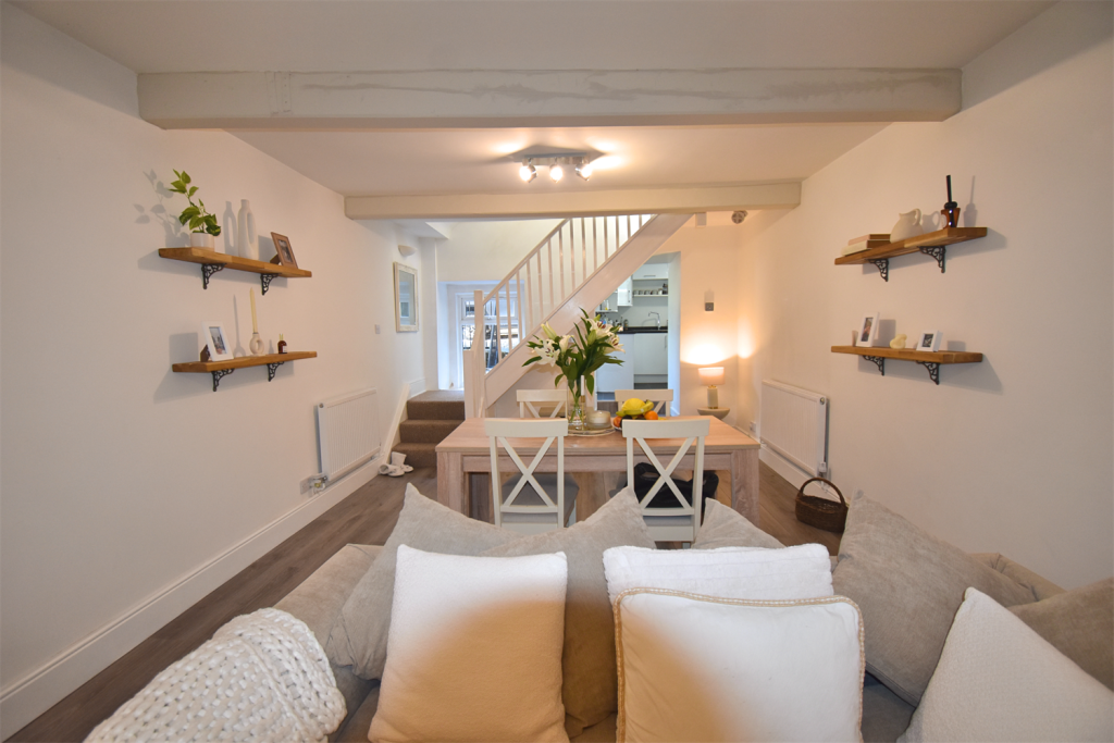 Sitting / Dining Roo