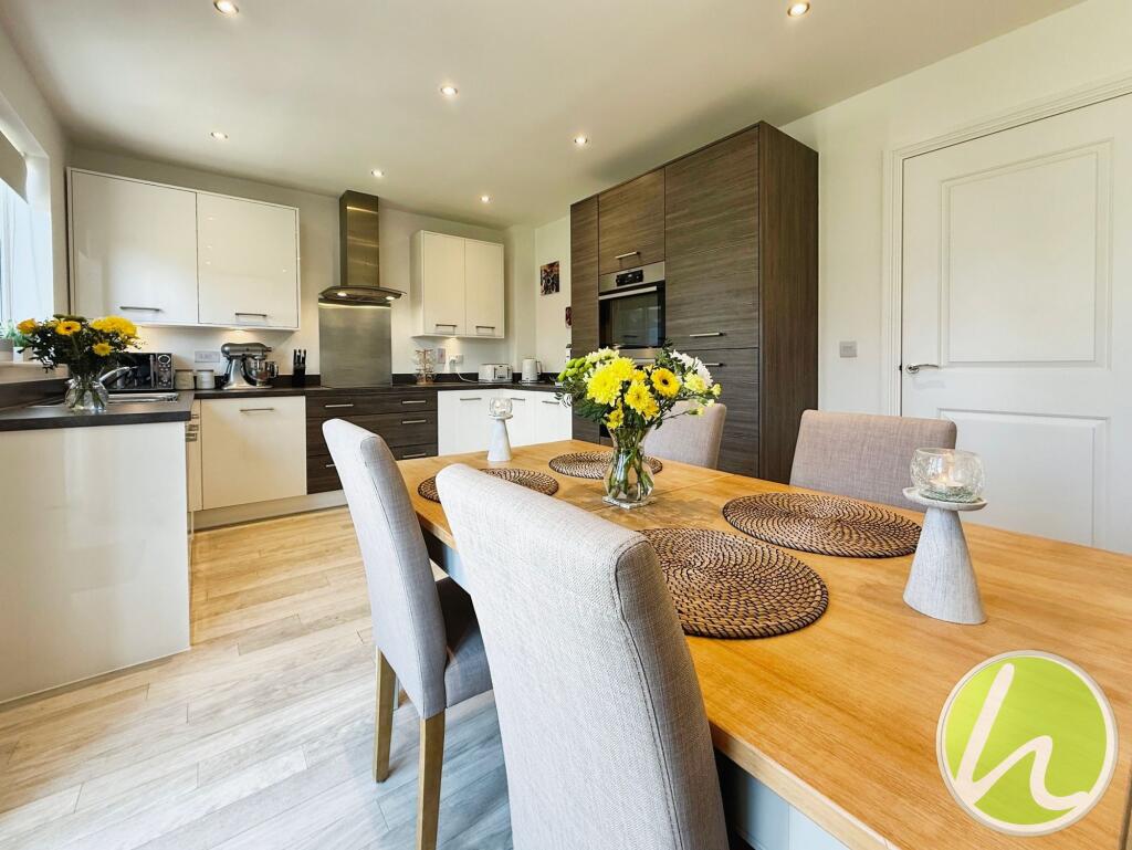 Kitchen/ Dining Room