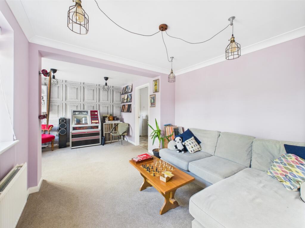 CAM04922G0-PR0028-STILL018