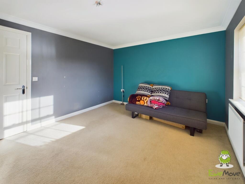 EweMove Basingstoke Rockbourne Road Bedroom 2