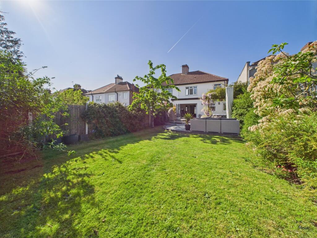 CAM03779G0-PR0229-STILL039