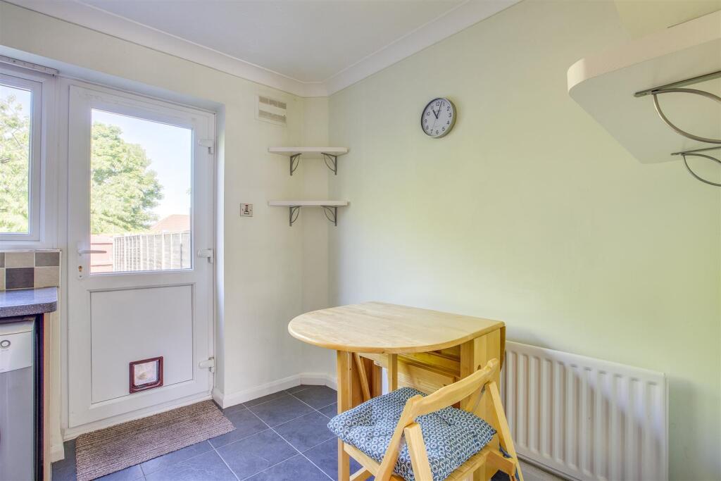 12 Parslow Close, HP21 9JD-8.jpg