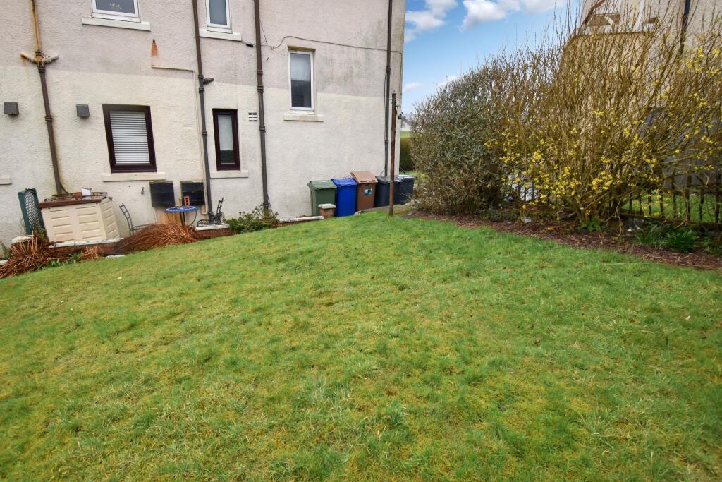 COMMUNAL REAR GARDEN