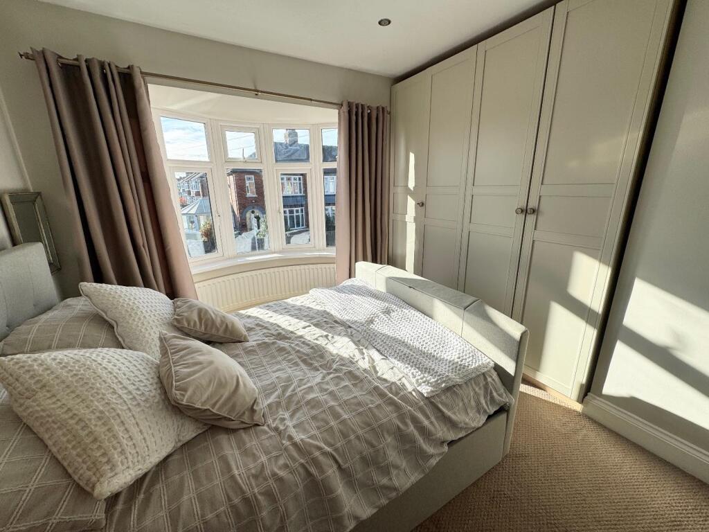 BEDROOM ( FRONT)