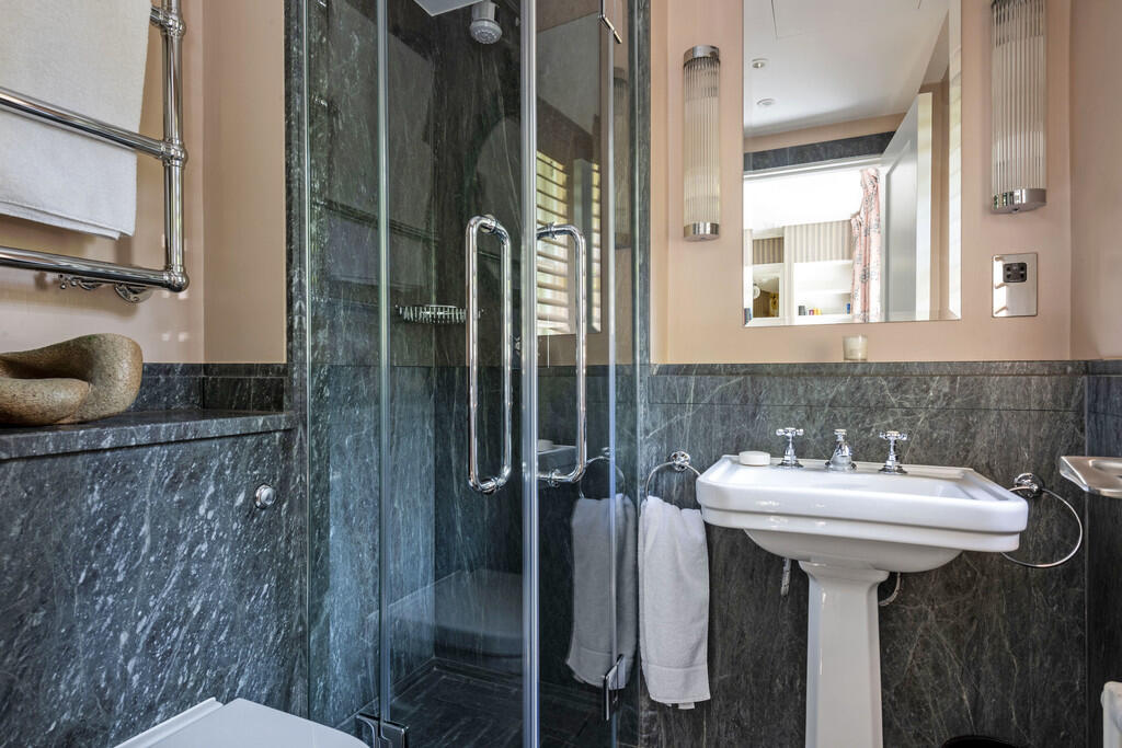 7 Reston Pl Bath ...